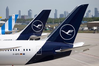 Streiks und Iran-Krieg bremsen Passagierzahlen in Frankfurt - Der Iran-Krieg und Streiks bei der Lufthansa trüben die Aussichten für den Frankfurter Flughafen. (Archivbild)