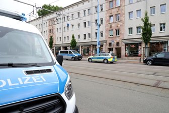 Streit auf Reitbahnstraße in Chemnitz eskaliert: Gruppe prügelt auf 18-Jährigen ein - Ein Streit auf der Reitbahnstraße in Chemnitz ist am Donnerstag eskaliert.