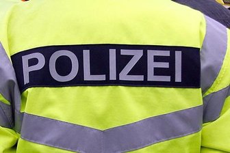 Streit eskaliert - Mann fährt auf Widersacher zu -