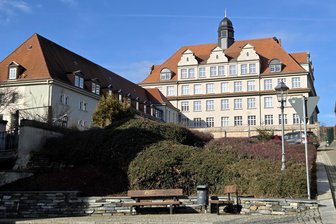Streit in Elsterberg um Hortbeiträge: Thüringer Nachbarkreis stellt Zahlungen ein - Die Elsterberger Schule wird auch von Grundschülern aus benachbarten Thüringer Orten besucht.