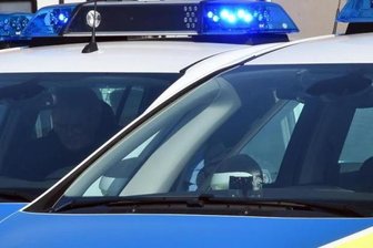 Streit in Plauen: Zwei Männer greifen Polizisten an -
