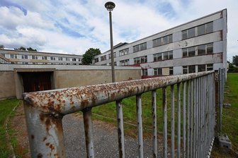 Streit um Asylheimpläne in Chemnitz: Erste Nachbarn legen Widerspruch ein - Für diesen früheren Wismut-Komplex im Chemnitzer Stadtteil Reichenbrand prüft der private Eigentümer mögliche Nutzungen. Eine Option ist eine Gemeinschaftsunterkunft für bis zu 287 Geflüchtete.