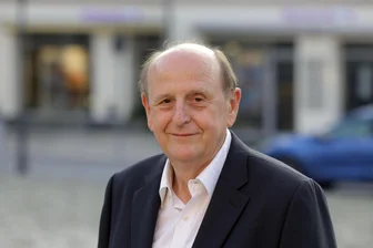 Streit um „Hochschulstadt“ Glauchau: Ex-Landrat findet deutliche Worte - Der ehemalige Landrat Christoph Scheurer sitzt für die CDU im Glauchauer Stadtrat .