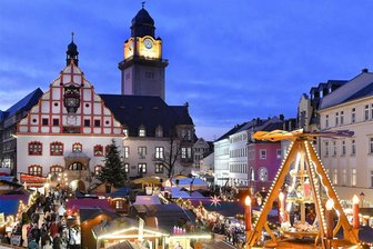 Streit um hohe Gema-Gebühren auf Weihnachtsmärkten: Plauen geht ungewöhnlichen Weg - Um hohe Gebühren der Gema teilweise zu umgehen, hat sich die Stadt Plauen für den diesjährigen Weihnachtsmarkt etwas Ungewöhnliches einfallen lassen.