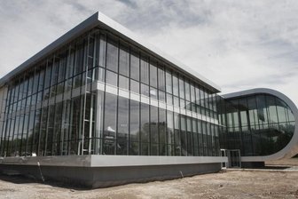 
              <p class="artikelinhalt">Markanter Bau am Rande der Stadt: Ab August soll in dem Ende Juni offiziell übergebenen TU-Projekthaus geforscht und gearbeitet werden. </p>
            