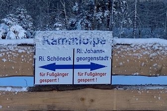 Streitfall Loipenbrücke vor Klärung? - Streitpunkt in Mühlleithen ist immer wieder die Nutzung der Loipenbrücke über die B 283 durch Fußgänger.Die Diskussion läuft seit vier Jahren. Jetzt will der Klingenthaler Stadtchef eine finale Klärung.