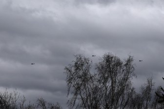 Striegistal: Heiße Fracht über Kaltofen? - Immer wieder sieht man Armeehubschrauber, hier 2022 über Hohenstein-Ernstthal. Montag flogen welche über Kaltofen.