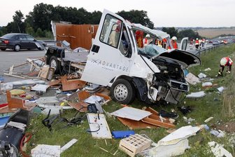 Striegistal: Wohnmobil überschlägt sich auf der A4 - Das Wohnmobil kam aus ungeklärter Ursache von der Fahrbahn ab und überschlug sich.