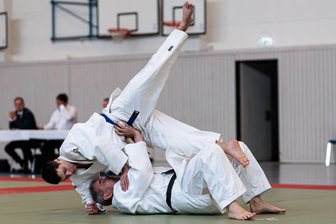Striegistaler Judoka von der HSG Mittweida bestreitet Gürtelprüfung mit dem eigenen Sohn - Judoka Jörg Baldauf (liegend) von der HSG Mittweida bestritt gemeinsam mit seinem Sohn Hugo die Gürtelprüfung.