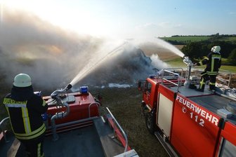 Strohballen fängt Feuer - 