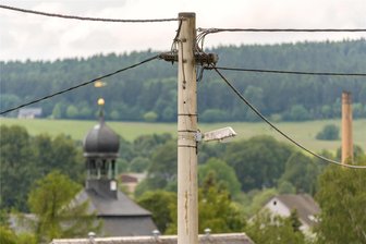 Stromdiebstahl im Erzgebirge: Ein Spiel mit dem Tod - Ob von der Freileitung oder im Keller: Stromkabel anzapfen ist illegal.