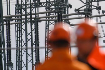 Stromnetzausbau: Kretschmer für Freileitungen statt Erdverkabelung - Stromnetzausbau ist nötig für die Energiewende. Nun mehren sich die Stimmen, die Leitungen aus Kostengründen oberirdisch zu verlegen.