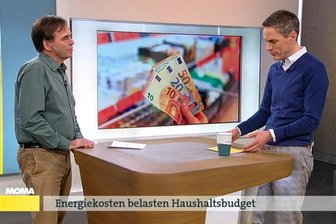 Strompreisanstieg per 1. Januar 2024: ARD-Experte führt Stadtwerke Plauen als Negativbeispiel an - Finanztipp-Chefredakteur Hermann-Josef Tenhagen (links) im Gespräch mit Moma-Moderator Sven Lorig: Der häufig bei der ARD auftretende Experte Tenhagen führte im Morgenmagazin von ARD und ZDF den Preisanstieg bei den Stadtwerken Strom in Plauen als besonders auffälliges Beispiel an. Screenshot: U. Riedel/Freie Presse