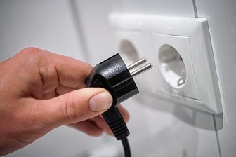 Strompreise in Plauen steigen um drei Viertel - Fast 35.000 Kunden der Stadtwerke müssen ab Januar deutlich mehr für Strom bezahlen.