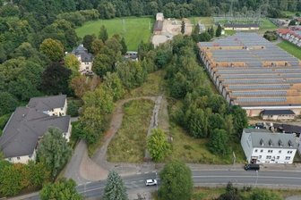 Stromspeicher bleibt eine Vision - Die Fläche neben der Kammgarnspinnerei, auf der der Batteriespeicher gebaut werden sollte, wird vorerst frei bleiben.