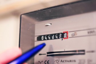 Stromsteuer und Mütterrente: Was die Koalition vereinbart hat – und was nicht - Für Otto Normalverbraucher bleibt bei der Stromsteuer erst einmal alles beim Alten. Von der Senkung profitieren vorerst nur Großbetriebe.