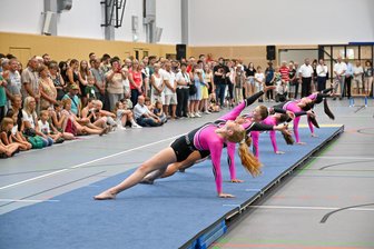 Studie nimmt Zufriedenheit und Infrastruktur in knapp 11.000 deutschen Orten ins Visier: Radebeul unter den besten zehn - Einweihung der Turnhalle am Gymnasium 2023: Schüler zeigten Übungen aus dem Sportunterricht und Vereine stellten sich vor.Im IW-Gemeindecheck punktet die Stadt Limbach-Oberfrohna jetzt wegen ihrer Schulvielfalt.