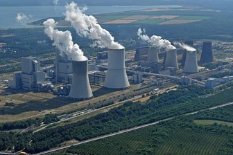 Studie: So gelingt der Ausstieg aus der Kohle - Der jüngste Block des Braunkohlekraftwerks von Vattenfall im sächsischen Boxberg ist erst 2012 ans Netz gegangen. Nach den Vorschlägen der Denkfabrik Agora Energiewende soll er deshalb als letzter Kohlemeiler zwischen 2035 und 2038 abgeschaltet werden.