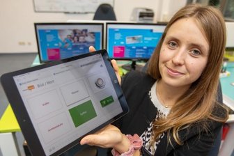 Studienakademie geht mit Sprachtherapie-App in Testphase - Sprachtraining auf dem Tablet: Sophie Huscher vom Projekt "Sprachimpulse" zeigt, wie es geht.