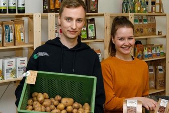 Studierende als Jungunternehmer - Quentin und Esther Merker sind Studenten und zugleich Jungunternehmer. Sie haben in Oberlungwitz einen Bioladen eröffnet.