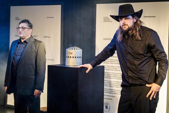 Stück „Der Katalytofen“ sorgt für Run auf Theater-Tickets im Erzgebirge - „Der Katalytofen – ein erzgebirgischer Western“ mit Udo Prucha (l.) und Marvin Thiede.