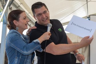 Stühlerücken im Vogtland-Kreistag: Landrat verliert nicht nur seine „Landrätin“ - Therese Langhof-Thomas schaut Landrat Thomas Hennig nun nicht mehr über die Schulter.