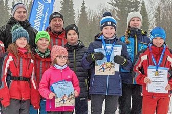 Stützengrüner sammeln fleißig Edelmetall - Der SV Stützengrün räumte bei der Sachsenmeisterschaft im Skilanglauf sieben Medaillen ab, darunter fünf goldene. 