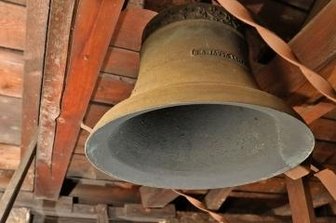 Stunden von kaputter Uhr sind gezählt - Die alte Glocke von 1880 soll schon bald wieder die Stunden schlagen.
