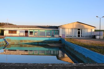 Sturmschaden in Thierbach behoben - Das Dach des Freizeitzentrums ist erneuert worden.