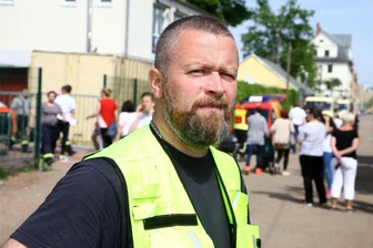 Sturmschäden in Glauchau: Sogar Feuerwehr-Chef Mike Wunderlich braucht Hilfe von seinen Kameraden - Glauchaus Stadtwehrleiter Mike Wunderlich hat selbst die Hilfe der Feuerwehr benötigt.