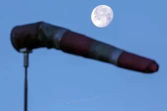 Der Deutsche Wetterdienst warnt inzwischen in ganz Sachsen vor orkanartigen Böen.