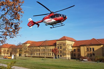 Sturz aus der dritten Etage - mutmaßlicher Schuldeneintreiber schwer verletzt - 