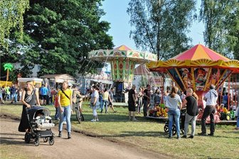 Sturzflut, Rohrbruch, Krankheit, Regen: Am Sonntag werden Besucher beim Teichfest Geringswalde dann fürs Durchhalten belohnt - Nachdem die Regenfront vom Samstag abgezogen war, konnten die Geringswalder und ihre Gäste noch einen strahlend schönen Teichfest-Sonntag genießen.