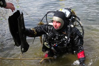 Suche nach Schultasche im Fall Peggy erfolglos - Nichts. Beim gestrigen Einsatz stieß die bayerische Polizei in der Talsperre Pirk auf keine Funde. Heute wird die Suche fortgesetzt.