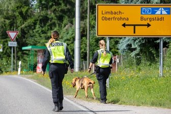 Suche nach Vermisstem in Niederfrohna: Spürhund Chira findet auch nach Wochen eine Spur - Bei der Bushaltestelle der Linie 657 hat Personensuchhund Chira nach dem vermissten Niederfrohnaer gesucht.