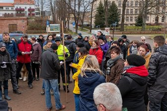Suche nach vermissten Rentner in Rochlitz erfolglos abgebrochen - Zahlreiche Helfer hatten sich am Samstagmittag auf der Bleiche in Rochlitz eingefunden, um sich an der Suchaktion zwischen dem Rochlitzer Wehr und Lastau zu beteiligen.