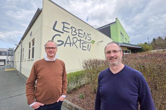 Süßwarenhersteller aus dem Vogtland investiert in XXL-Backstrecke für Schokokekse - Planen eine Großinvestition: Andreas Hubmann (links), Geschäftsführer der Lebensgarten GmbH in Adorf, und Betriebsleiter Matthias Ilgmann.