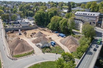 Supermarkt-Neubau auf altem OPEW-Gelände im Erzgebirge: Dieses Detail bleibt nach dem Abriss erhalten - Auf dem Gelände des einstigen OPEW-Hauptwerks in Annaberg entsteht ein Edeka-Markt.