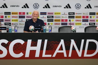 Superminister Völler ist heiß auf WM-Start: "Alle brennen" - Rudi Völlers Meinung ist zu praktisch allen WM-Themen gefragt.
