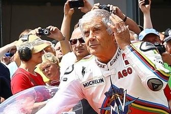 Superstar kommt nach Zschopau - Giacomo Agostini bei der ADAC Sachsenring Classic auf einer MV Agusta.