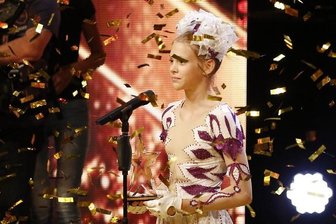 Supertalent-Finalistin verletzt: Auftritt beim Weihnachtszirkus offen - Dieter Bohlen hatte Ameli Bilyk mit dem goldenen Buzzer ins Finale der Show "Das Supertalent" befördert.