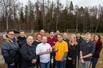 Suppen-Aktion für Pflegekräfte: Wirte im Vogtland wollen Mut machen - Bei der Aktion dabei: Caros Diner, Friesische Botschaft, Alexandra (alle Plauen), Holzfäller und Kochreiz (Mehltheuer), Malek (Reichenbach-Rotschau), Zum Schlossturm (Auerbach), Bayerischer Hof (Grünbach) sowie die Agentur Krauß Event, welche Lieferung und Verkauf koordiniert, und die IHK Regionalkammer Vogtland.