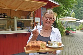 Susie Benz öffnet das „Empanada“ am Wochenende in Hennersdorf: Südamerika im Zschopautal - Susie Benz bringt mit ihrem Essensservice „Empanada“ an Wochenenden in Hennersdorf ein sommerliches Angebot mit Oliven und Mittelmeer-Raum-Spezialitäten auf den Tisch.