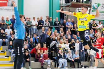 SV 04 Oberlosa belohnt sich wieder nicht: Vogtländer kassieren in der 3. Liga die nächste Niederlage - Miroslav Nedoma (rechts) war gegen die U 23 der Rhein-Neckar-Löwen mit sieben Treffern der erfolgreichste Werfer des SV 04 Oberlosa.