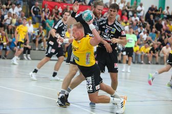 SV 04 Oberlosa bleibt auf Kurs - Jakub Kolomaznik, hier beim Test gegen Bundesligist HC Erlangen, traf am Freitagabend dreimal für den SV 04.