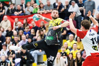 SV 04 Oberlosa präsentiert sein neues Team für die 3. Handball-Liga - Für Franz Schauer (am Ball) und den SV 04 Oberlosa läuft die Vorbereitung auf die nächste Mission „Klassenerhalt“.