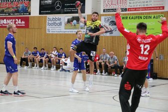 SV 04 Oberlosa schockt in der 3. Handball-Liga den nächsten Favoriten - Leos Petrovsky zieht ab. Vier Treffer gelangen ihm gegen Rostock.