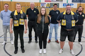 SV 04 Oberlosa steht so gut da wie nie - Der neue Vorstand des SV 04 Oberlosa (im Bild von links): Clemens Tenner, Bernd Märtner, Gunar Rus, Pauline Ebersbach, Kevin Kober, Christian Huster und Iven Wunderlich.