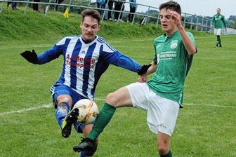 SV Germania Mittweida: Kicker legen wieder los - Christian Schmidt (l.) und Germania Mittweida bestreiten am Samstag ihr erstes Testspiel des Jahres in Meerane. Johann Lange und der SV Lichtenberg wollen gegen Lunzenau testen - nun eventuell in Rochlitz. 