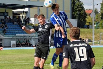 SV Germania Mittweida: Ohne Glanz, aber mit drei Punkten - Auch ohne einen Treffer von Hans Weinert (M.) - gegen Langenau traf er doppelt - gelang der vierte Sieg der Saison.